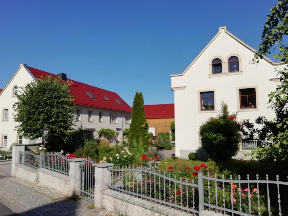Ferienhof Graefe - 3-Seiten Hof Mit Grossem Garten, Pool & Sauna Meißen Zewnętrze zdjęcie